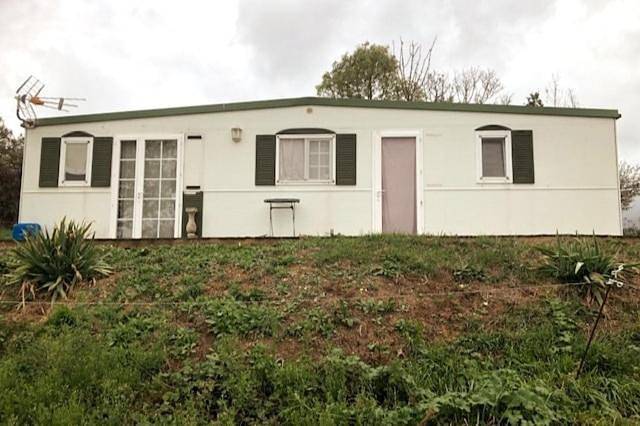 Location de vacances pour 5 personnes, avec piscine et terrasse ainsi que jardin et vue, animaux acceptés à Damiatte