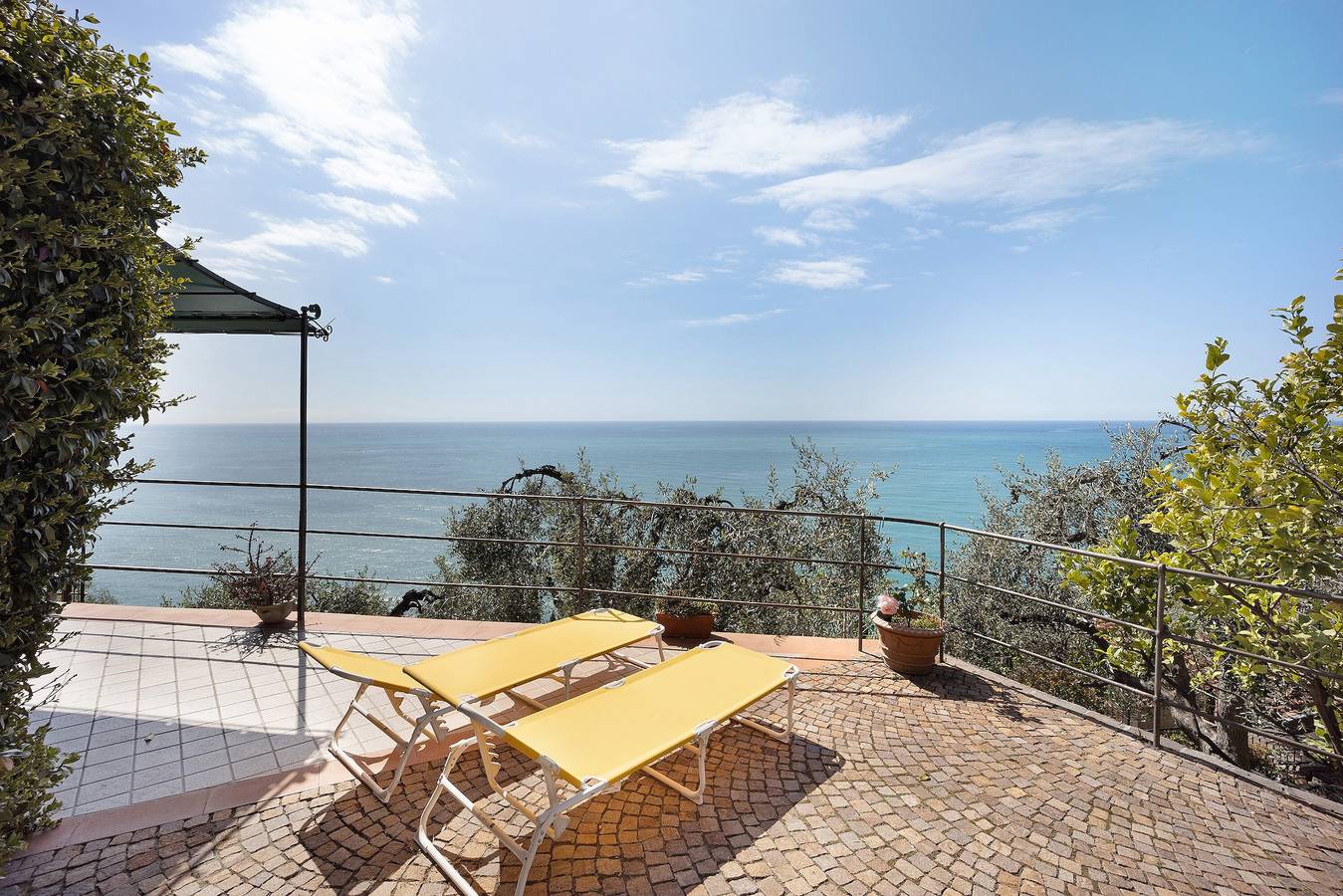 Apartamento entero, Apartamento "Casa Gelsomino" con vistas al mar, Wi-Fi, jardín y terraza in Poggi (Imperia), Imperia
