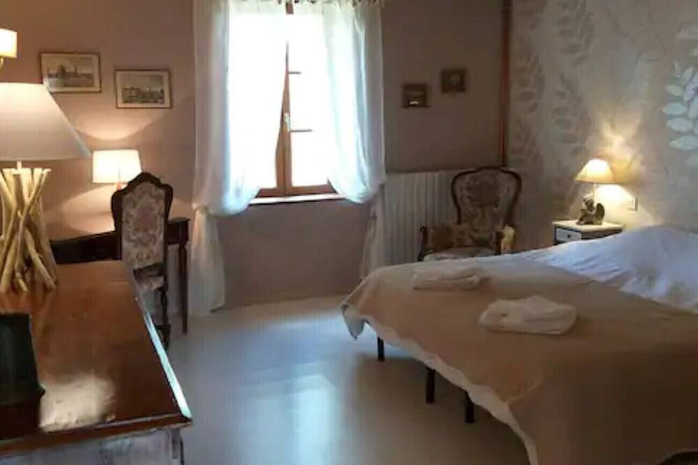 Hameau privé de 16 à 40 pers, piscine, discothèque in Lys-Saint-Georges, Région de La Châtre