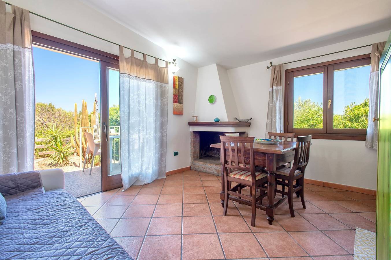 Casa vacanze "Vista Mozzafiato ad Isola Rossa" con vista mare, terrazza privata e aria condizionata in Pischinazza, Trinità d'Agultu e Vignola