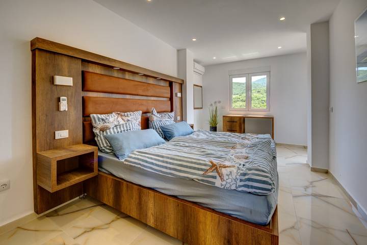 Ferienwohnung für 4 Personen, mit Balkon in Montenegro - 2