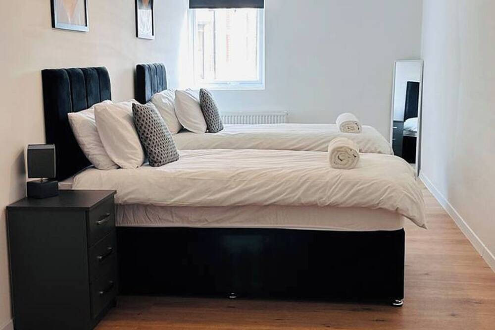Entire apartment, Spacious 2-Bed Doncaster | Ideal for Teams in South Yorkshire