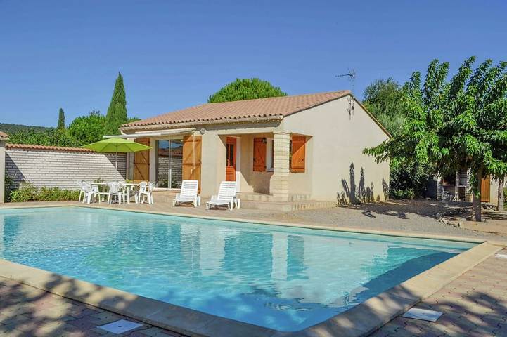 Location de vacances pour 6 personnes, avec Terrasse ainsi que Jardin et Piscine à Argeliers