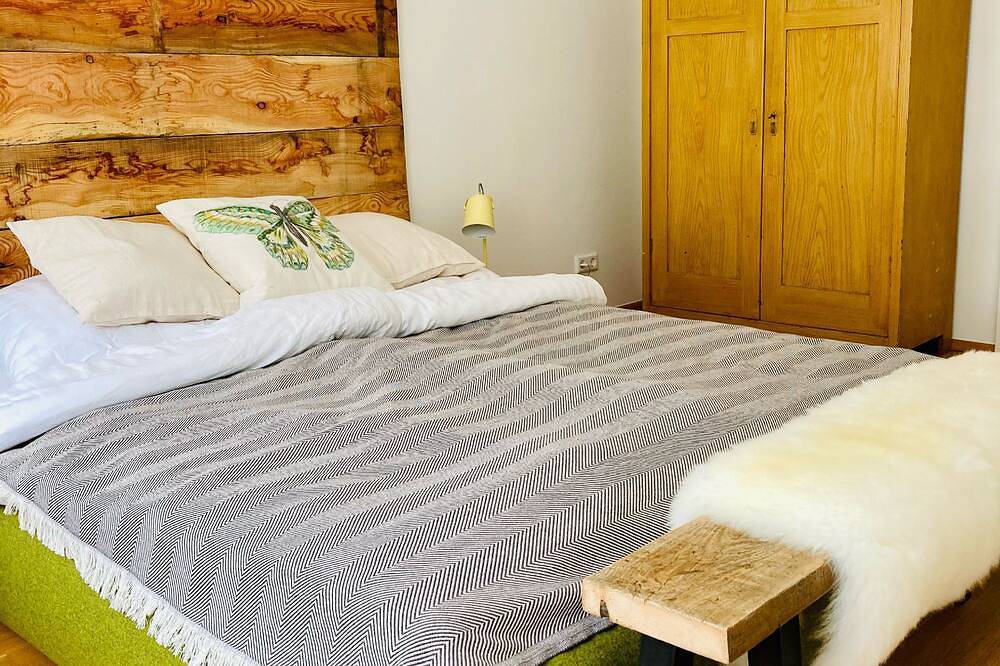 Ganze Wohnung, Hüttenteichhaus Lifestyle: Wanderurlaub mit privater Holzfeuer Sauna & Bergblick in Gailtaler Alpen, Villach-Land