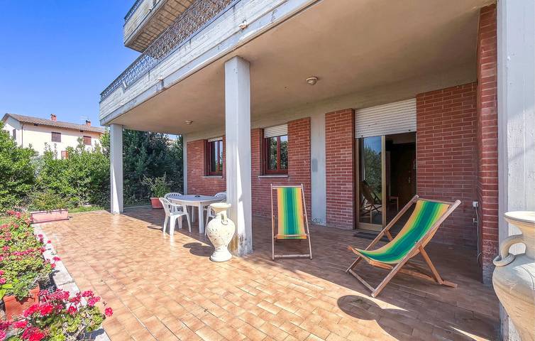 Gîte pour 5 personnes, avec piscine ainsi que terrasse et jardin à Tuoro sul Trasimeno - 4