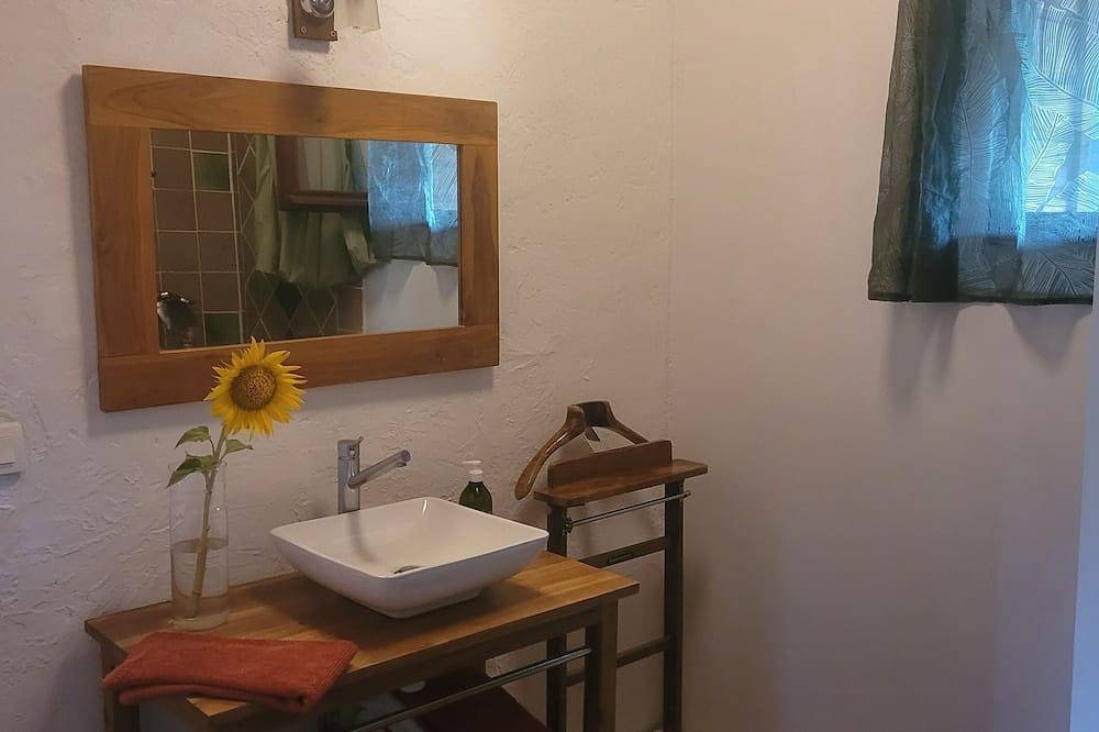 Cozy 2-bedroom chalet in gorgeous Roumengoux with Ac in Roumengoux, Ariège