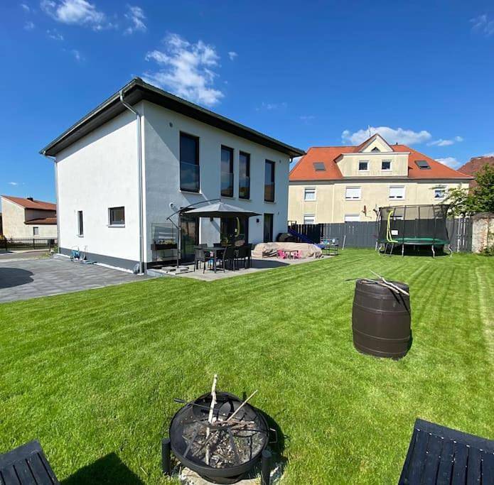 Villa für 8 Personen, mit Ausblick und Garten sowie Seeblick in Sachsen