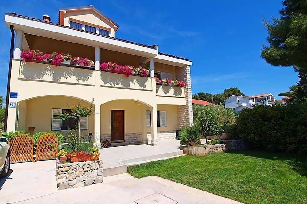 Ganze Wohnung, Ferienwohnung Ante in Brodarica, Šibenik-Knin