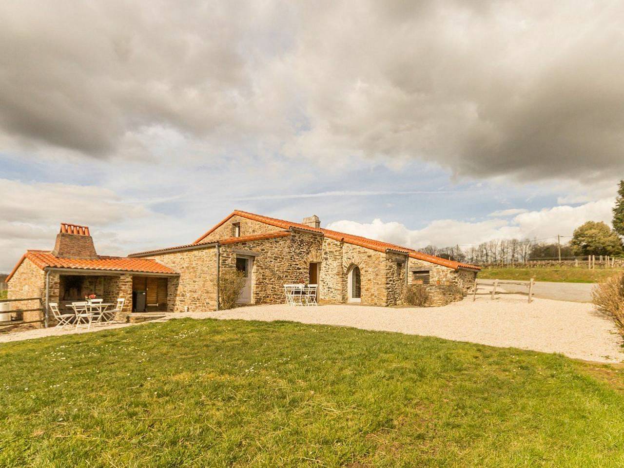 Winzerhaus mit Garten, Wlan, Haustiere erlaubt in Le Cellier, Loire-Tal
