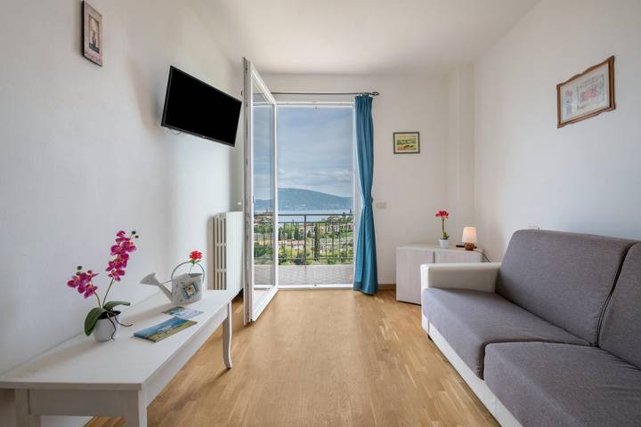 Ganze Wohnung, Ferienwohnung Al Agave Sopra mit Bergblick, Seeblick in Toscolano-Maderno, Gardasee-Berge