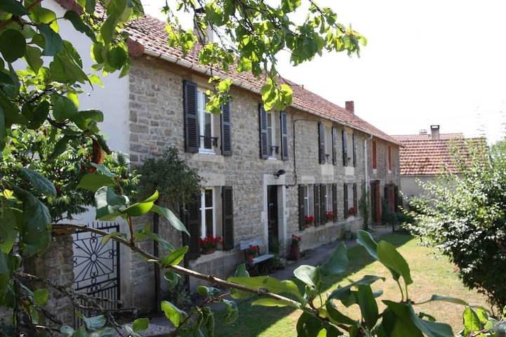 Location de vacances pour 2 personnes, avec jardin et balcon à Essey