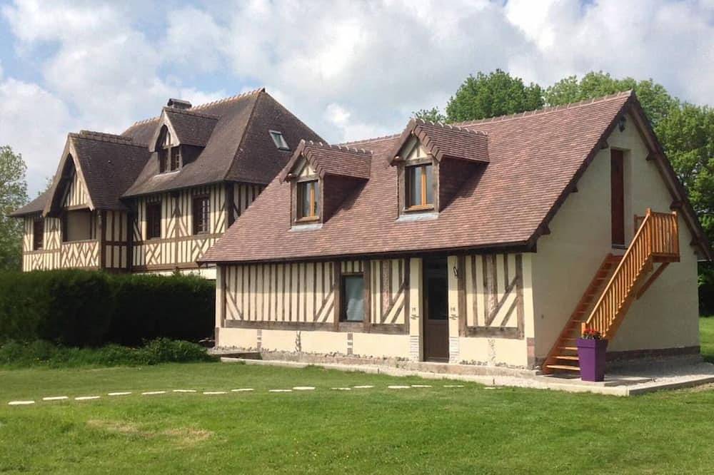 Suite cosy,spacieuse et au calme. Localisation idéale in Sainte-Famille-en-Auge, Région de Lisieux