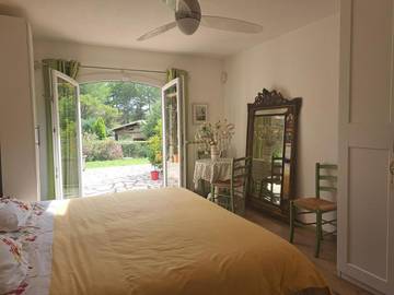 Chambre d’hôte pour 2 personnes, avec vue et jardin à Saint-Pons-de-Mauchiens