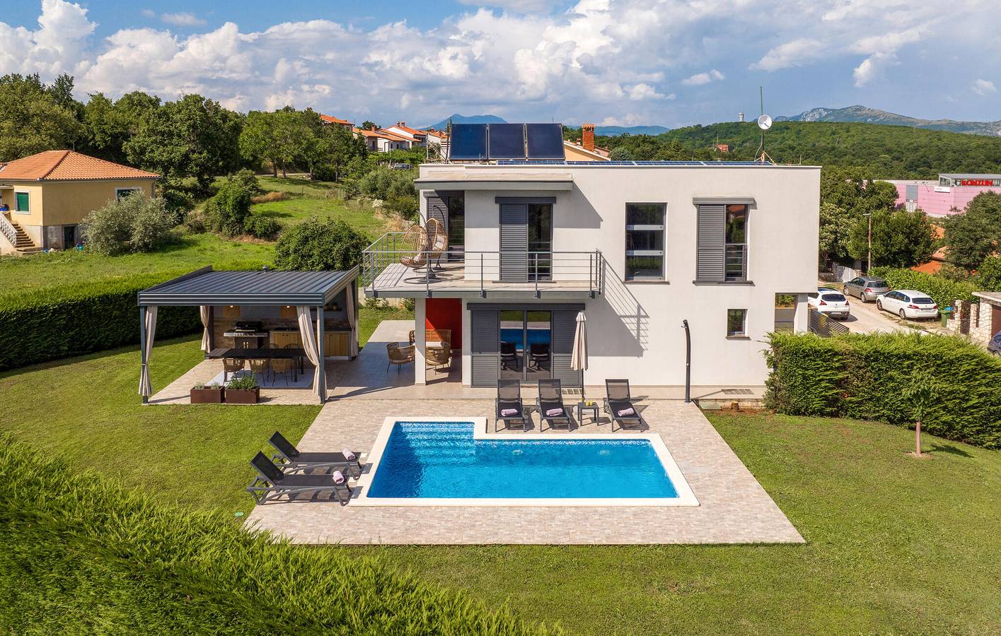Spacieux appartement de 150 m² avec Wi-Fi, climatisation, terrasse et parking, à proximité des restaurants in Vinez, Labin-Rabac