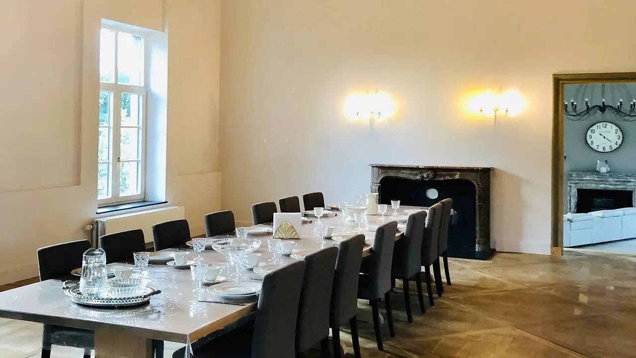 Geheel vakantieappartement, Vakantieappartement voor 15 personen met terras in Beauraing, Regio Namur