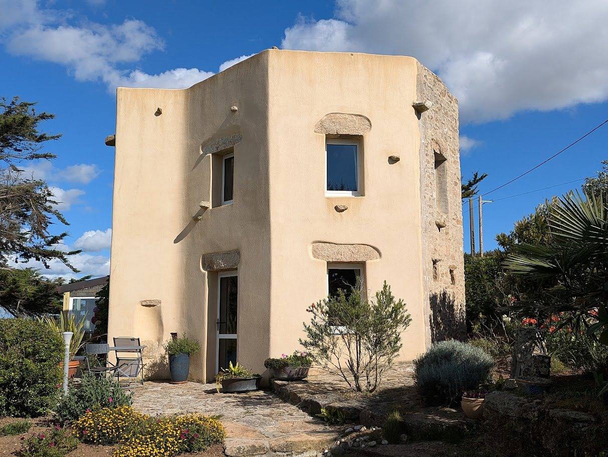 La Tour du Bois Dormant - La Tour du Bois Dormant in Plozévet, Côte de Cornouaille