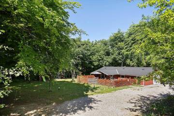 Ferienhaus für 8 Personen, mit Sauna und Whirlpool sowie Garten und Terrasse, mit Haustier in Arrild