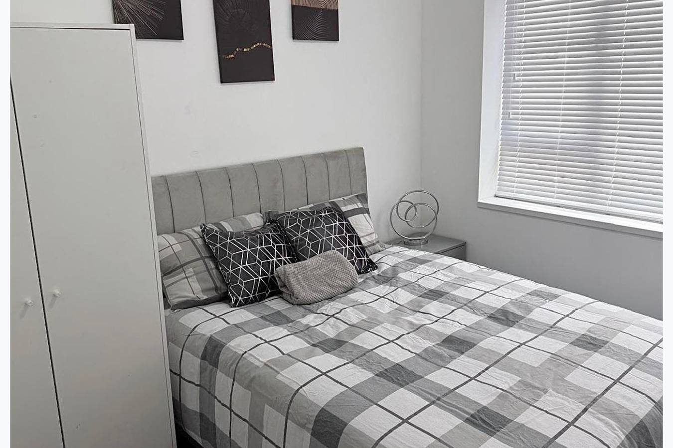 Entire vacation apartment, 2 Bed Apartment Sleeps 4 - Free Parking, Near o2 in Greenwich, London