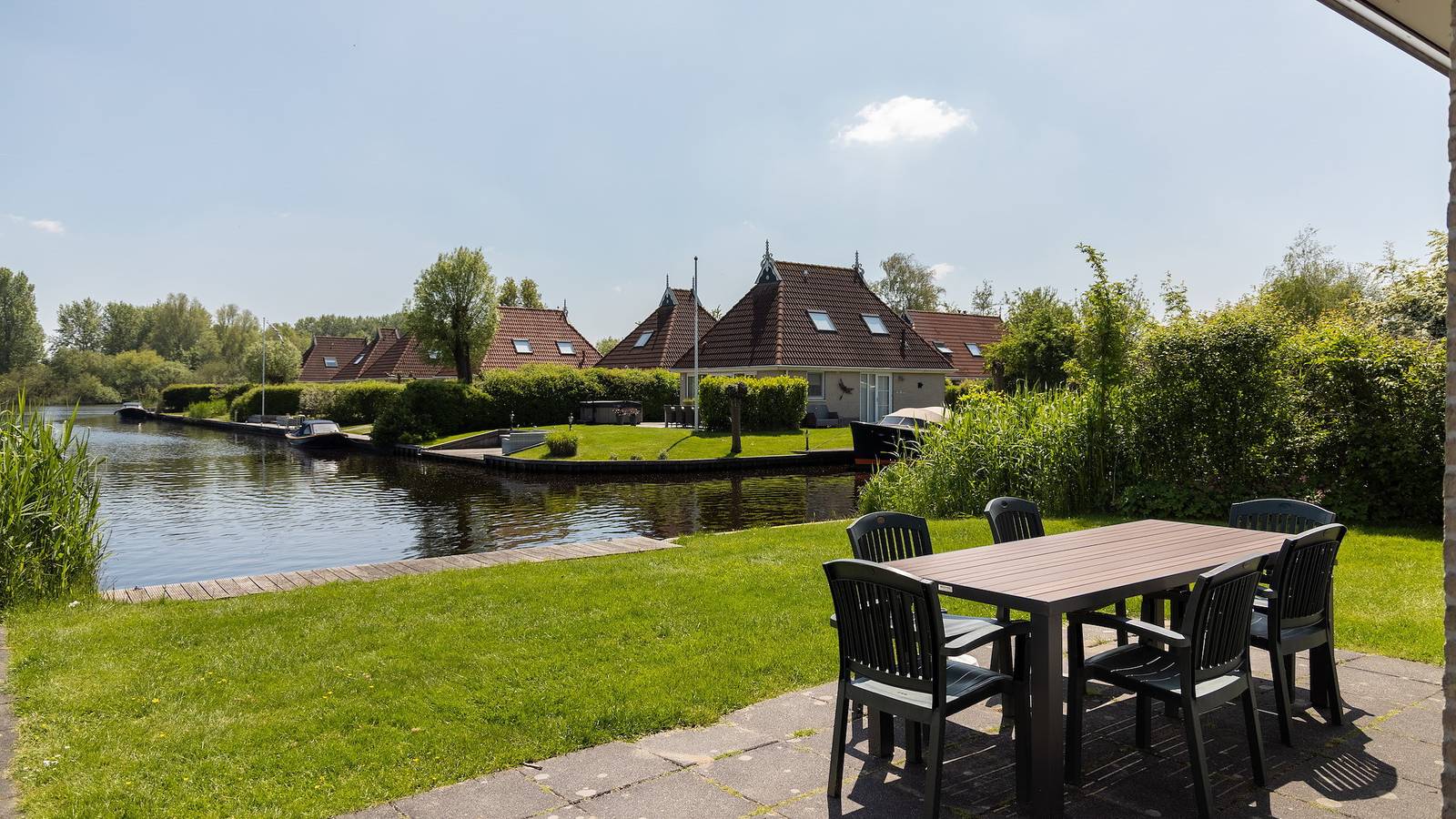 Summio Vakantiepark It Wiid — Wetterbungalow 6 in Eernewoude, Nationaal Park De Alde Feanen