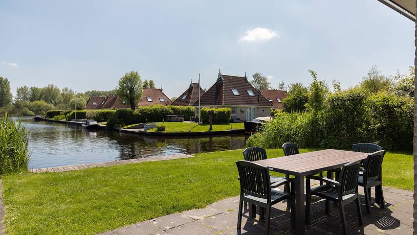 Summio Vakantiepark It Wiid — Wetterbungalow 6 in Eernewoude, Nationaal Park De Alde Feanen