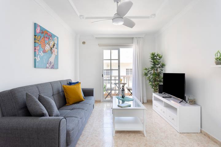 Apartamento entero, Playa San Juan with seaview and parking in Playa de San Juan Tenerife, Guía de Isora