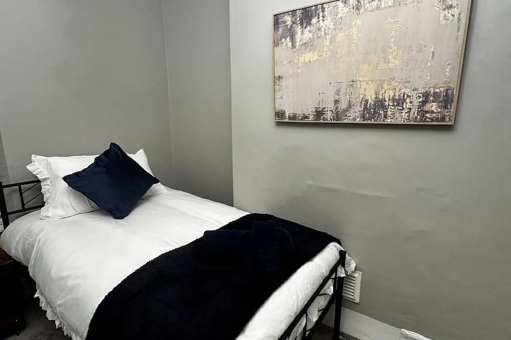 Central Near Hospital 2 Bedroom - Sleeps 4 - Self Check In - Fully Furnished in Carlisle, Cumbria