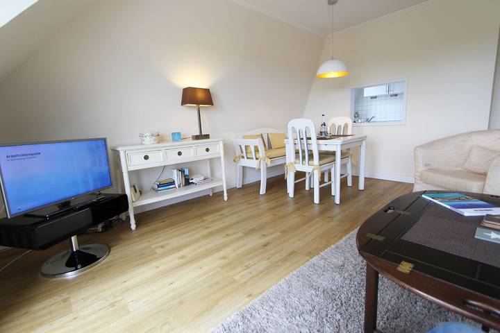 Ganze Wohnung, Schönes Obergeschoss-Appartement in der Nähe des Wenningstedter Dorfteichs in Wenningstedt, Sylt