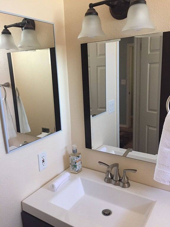 Schöne Hütte, umgeben von hohen Pinien in Pinetop Az. 3Br / 2Ba für bis zu 10 Personen in Navajo County