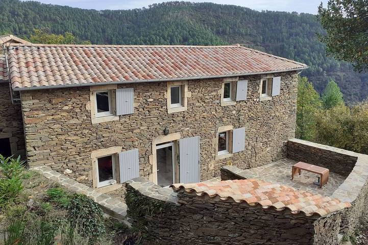 Gîte pour 5 personnes, avec terrasse, animaux acceptés à Saint-Pierre-Saint-Jean