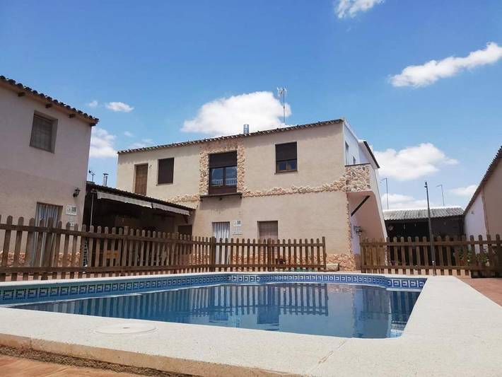 Casa rural para 6 personas, con jardín además de vistas y piscina, Familias con niños en Argamasilla de Alba - 2
