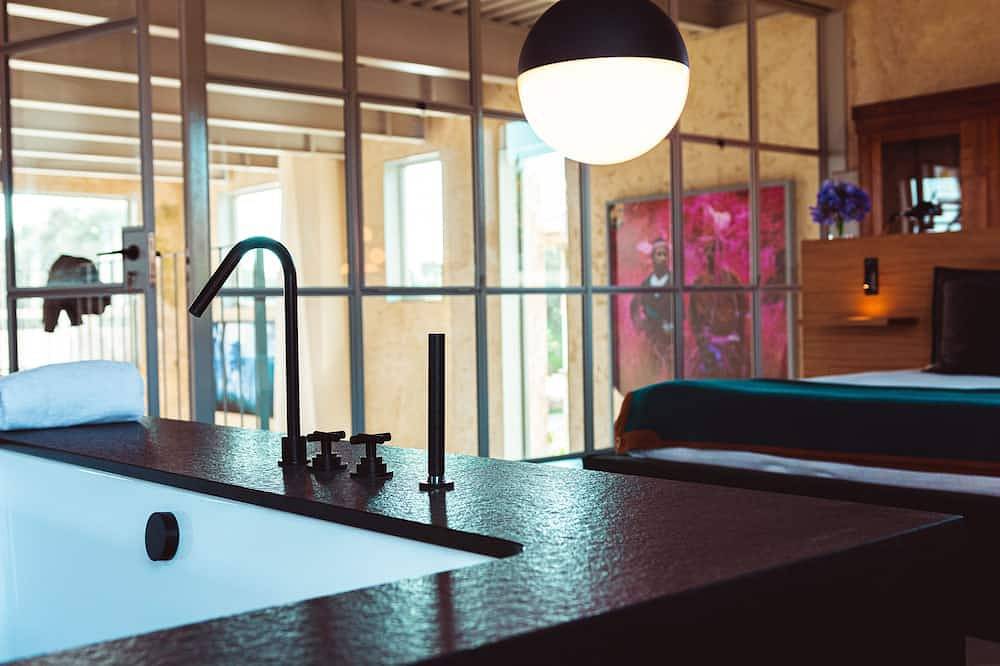 Exquisite urban front beach house in Nevogilde, Porto