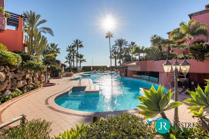 Entire apartment, Casa Menara - Lovely 3 bed duplex apartment with private plunge pool! in Cabo Bermejo, Estepona