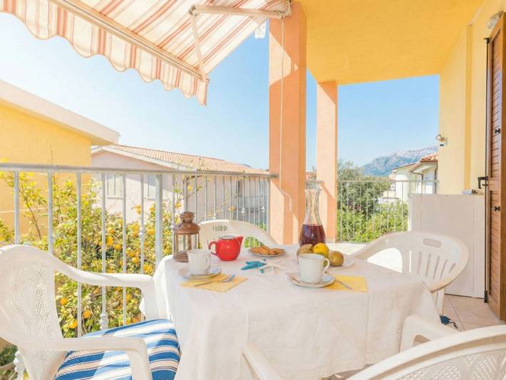 Appartamento per 4 persone, con Balcone e Giardino a La Caletta