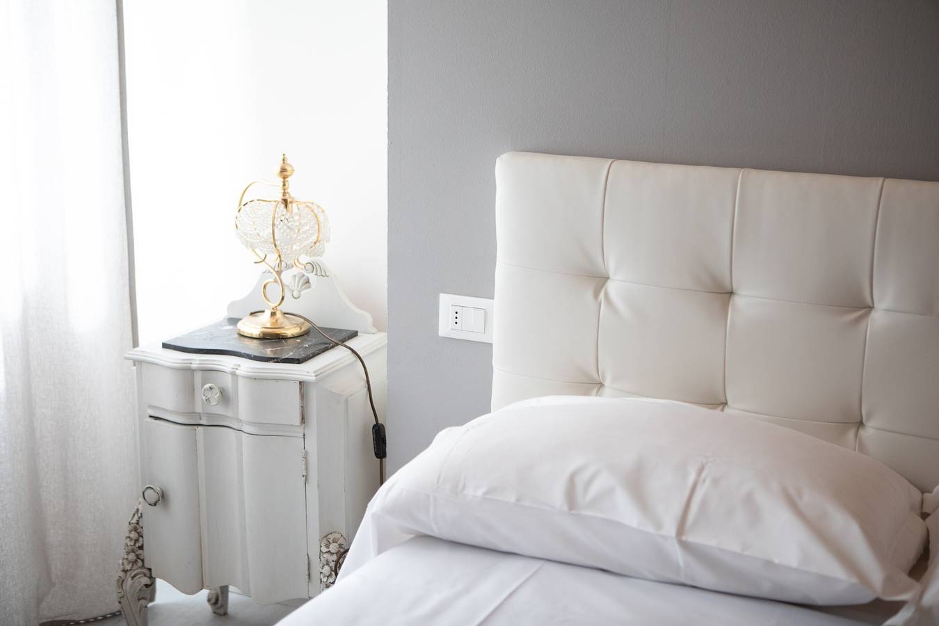 Chambre Peonia – Lit double, terrasse privée, Wi-Fi, climatisation et salle de bain accessible in Prato, Province de Prato