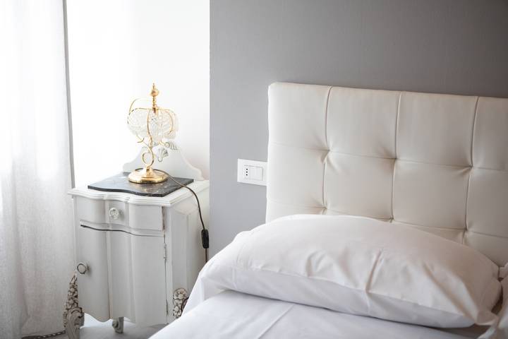Margherita Kamer – Tweepersoons met Privéterras, Wi-Fi, Airco & Toegankelijke Badkamer in Prato, Provincie Prato