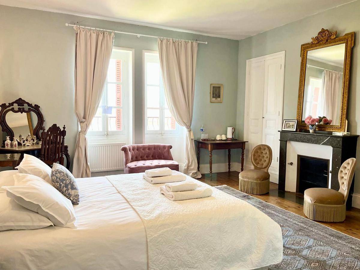 Double Room with Private Bathroom in Availles-Limouzine, Vienne (France)