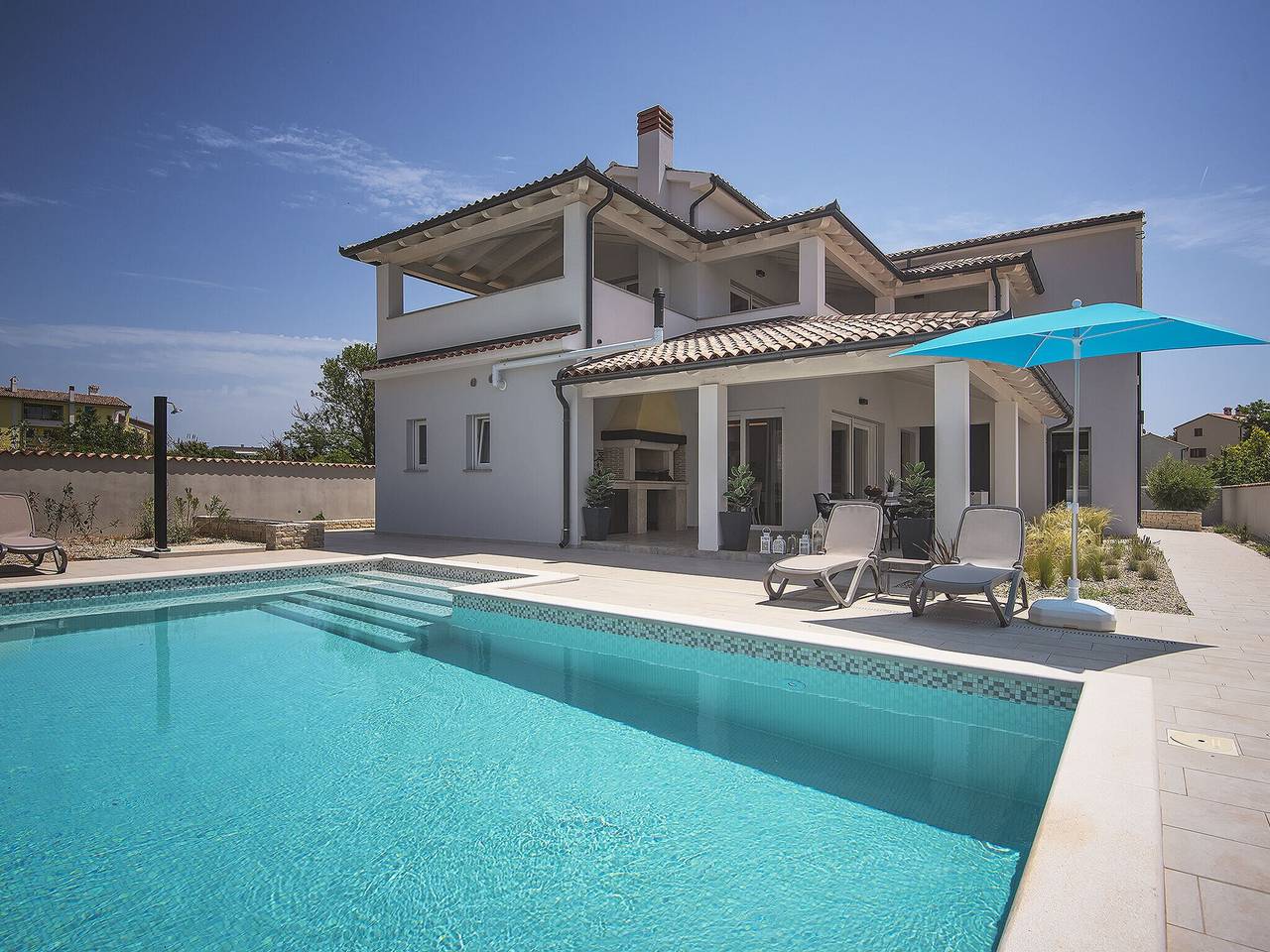 Villa in Premantura mit Pool am Strand in Premantura, Südküste Istrien