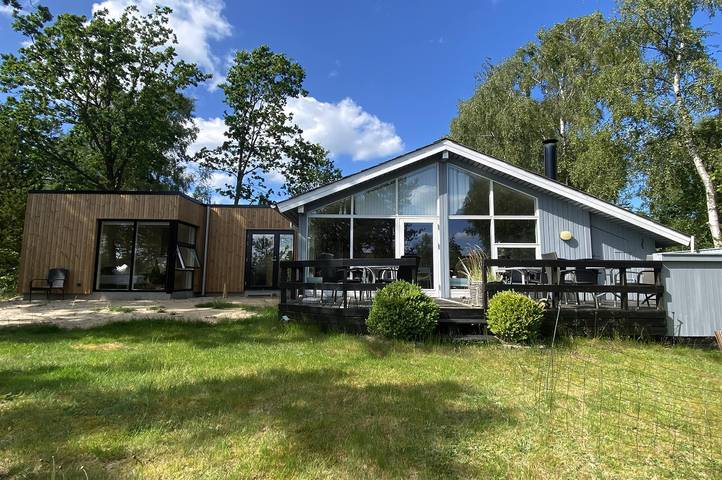 Ferienhaus für 6 Personen, mit Terrasse und Sauna in Høll