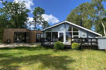 Ferienhaus für 6 Personen, mit Terrasse und Sauna in Høll