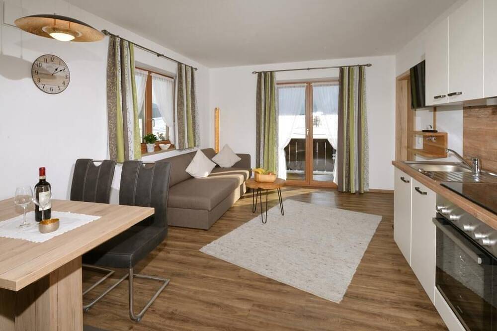 Ganze Wohnung, Komfortable Ferienwohnung 39 qm mit großem Balkon und Panoramabergblick in Reit im Winkl, Bayerische Alpen