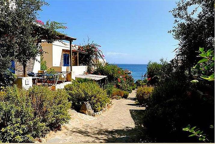 Gîte pour 5 personnes, avec Jacuzzi et Terrasse ainsi que Jardin et Piscine à Marettimo