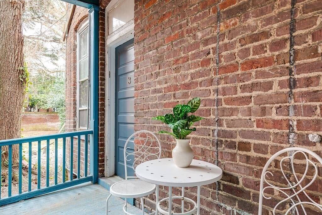 Ganze Wohnung, Cozy nest/private porch/museums/free parking in Richmond, Virginia