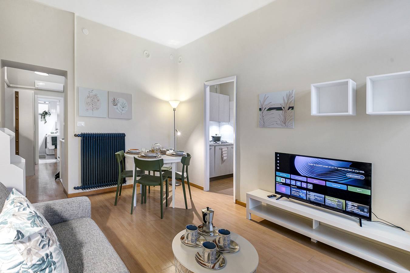 Entire apartment, Casa Enza in Desenzano del Garda, Garda Mountains