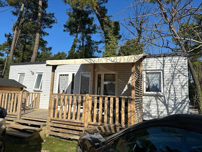 Camping pour 6 personnes, avec jardin ainsi que terrasse et piscine