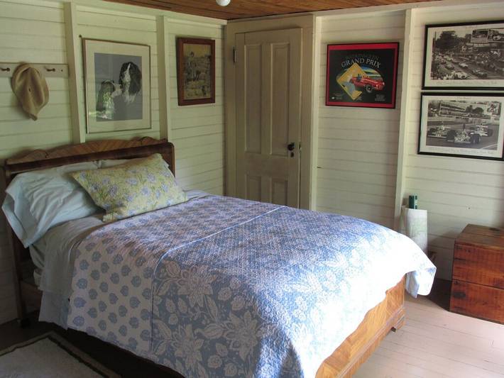 Cabin for 6 people, with yard and terrace, with pets in Seneca Lake