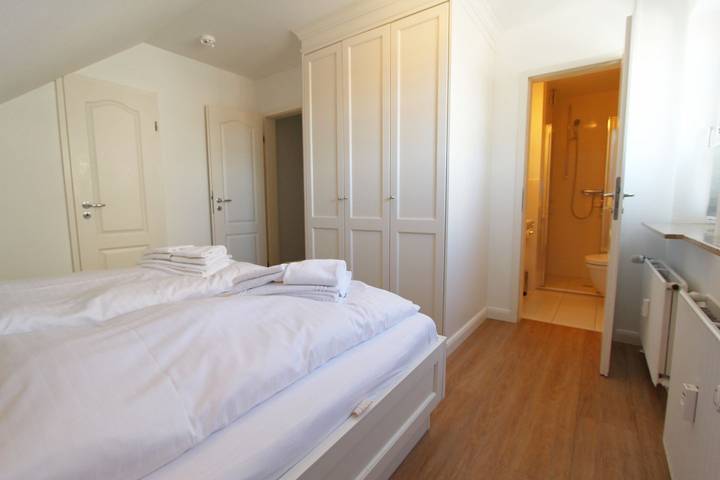Ganze Wohnung, Modern eingerichtete Ferienwohnung auf zwei Ebenen im Herzen von Wenningstedt in Nordfriesische Inseln (Schleswig-Holstein) (Schleswig-Holstein), Wenningstedt