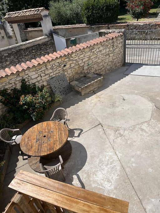 Location de vacances pour 8 personnes, avec vue et terrasse à Saint-Geniès-de-Comolas - 2