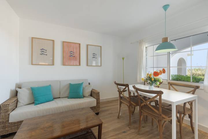 Casa Vacacional 'Giuliana' con Piscina Compartida, Wi-Fi y Aire Acondicionado in San Jaime Mediterráneo, Municipio de Alaior
