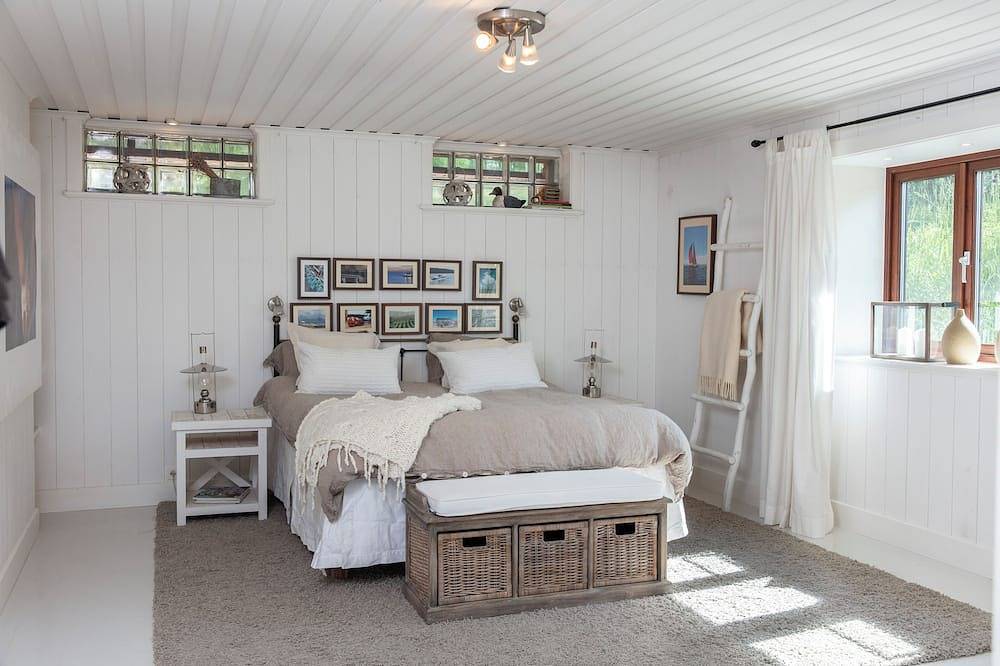 The pearl of the archipelago, beachfront location near shopping and outdoor activities. Unique accommodation. in Mörtnäs, Stockholmer Schärengarten