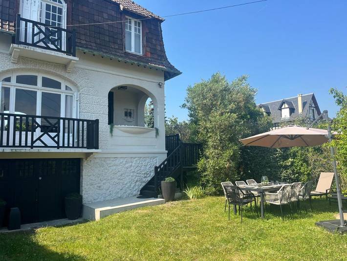 Location de vacances pour 8 personnes, avec jardin et vue, adapté aux familles dans Plage De Tourgeville - 2